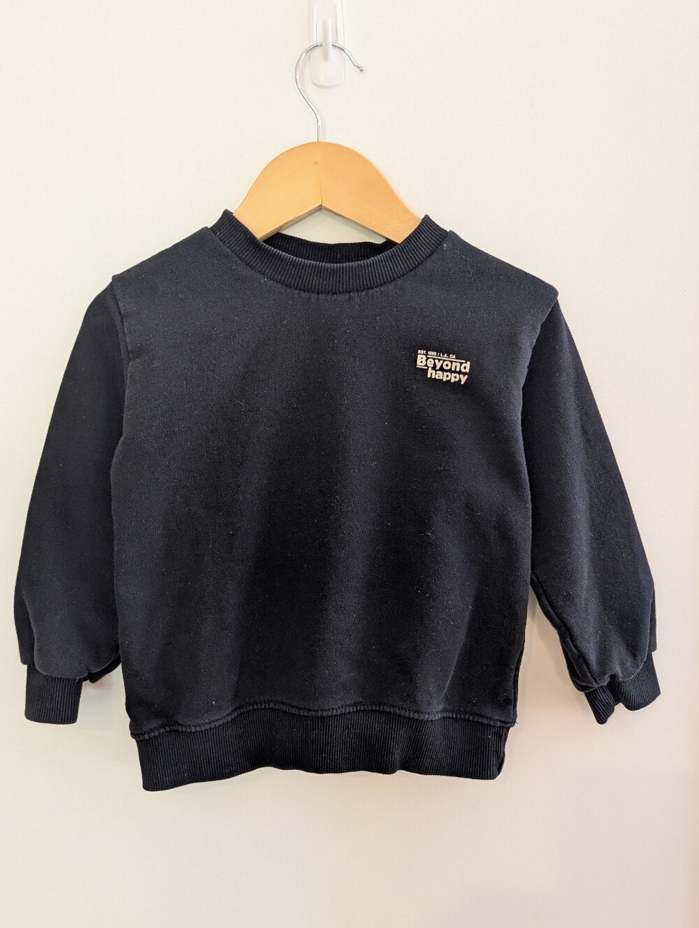 2/$20 💚 Zara Beyond Happy Sweatshirt Black Crewneck